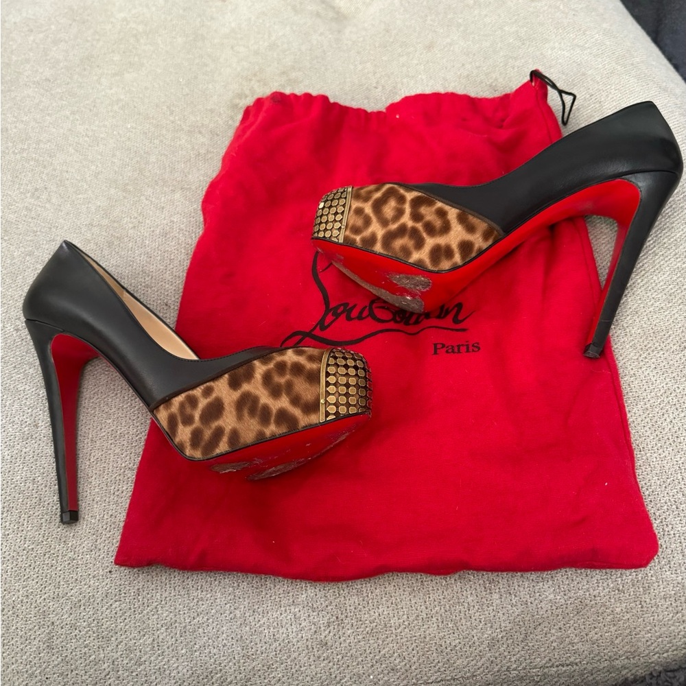 EUC pony hair / leather leopard black Louboutin heels - Picture 4 of 6